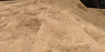 Cát vàng là gì? Dùng cho bê tông, xây tô và khi nào nên sử dụng?