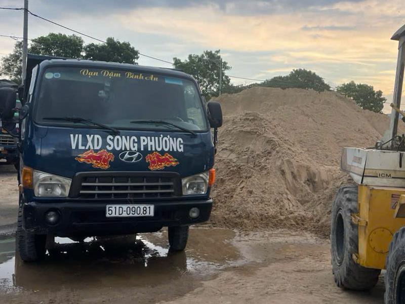 VLXD Song Phương cung cấp cát san lấp toàn TPHCM, vận chuyển nhanh đến công trình