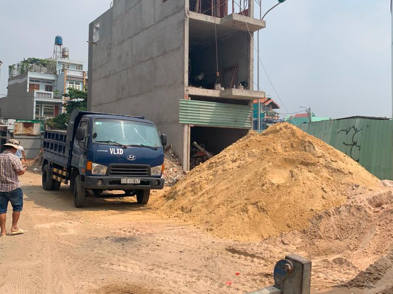 Chi phi giao hàng cũng ảnh hưởng nhiều đến giá cát xây tô