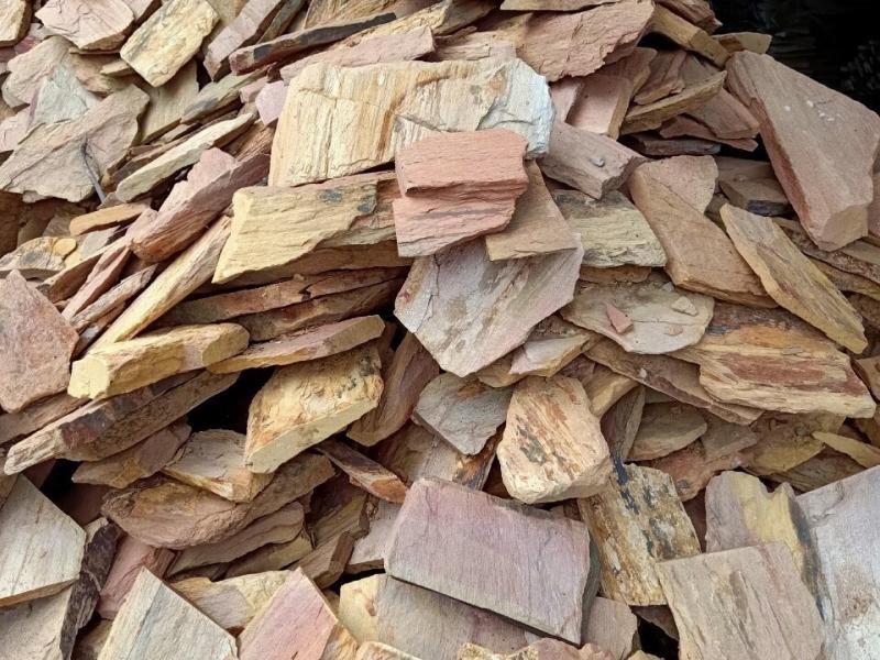 Màu sắc, độ đồng đều, độ dày đều ảnh hưởng đến giá đá chẻ