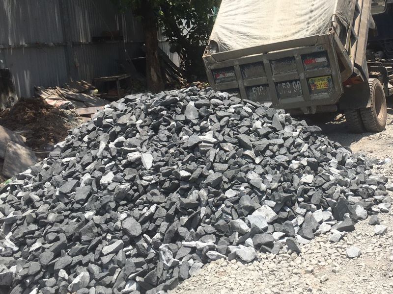Giá đá 5x7 ảnh hưởng bởi loại đá, vị trí công trình và số lượng đặt hàng