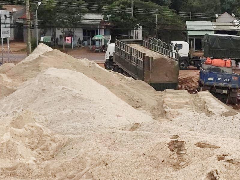 Giao cát san lấp (200m³) khu đô thị Phú Mỹ Hưng cho nhà thầu tại phường Tân Phú