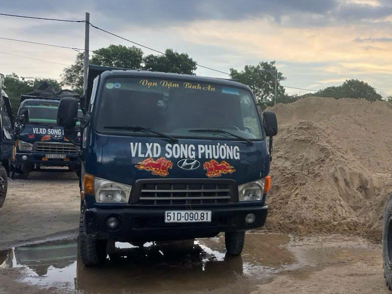Giao cát san lấp (10m³) sửa nền nhà cho chủ nhà tại hẻm 102 Bến Bình Đông 