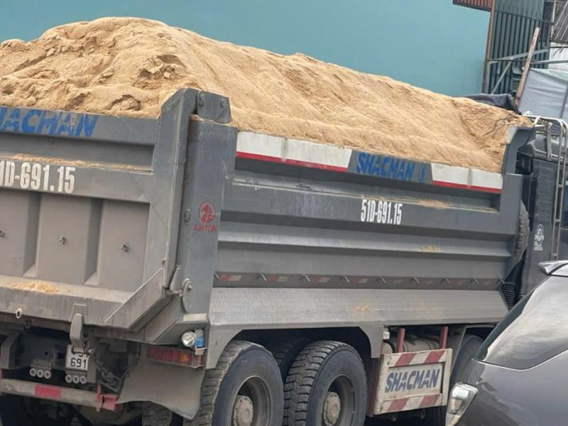 Giao cát bê tông (120m³) thi công móng nhà dân tại đường Nguyễn Oanh, phường 17, chủ nhà 