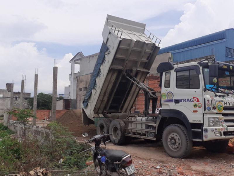 Giao cát xây tô (10m³) sửa nhà dân tại đường Trương Vĩnh Ký, phường Tân Thành, chủ nhà