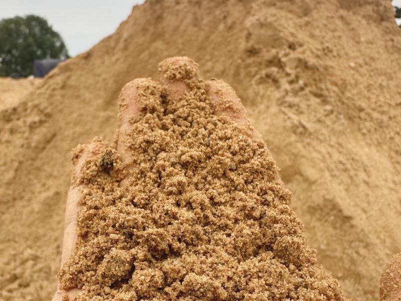 Cát vàng Tây Ninh có kích thước hạt nhỏ chủ yếu dùng xây gạch, trát tường